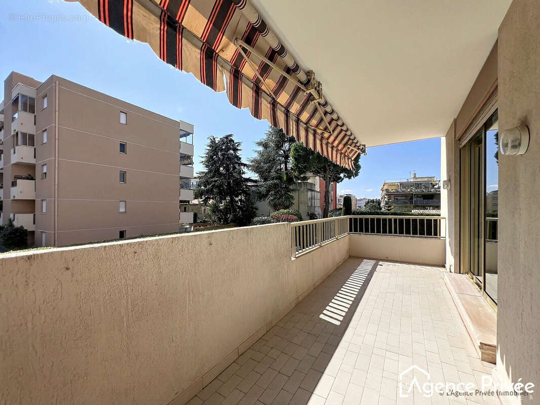 Terrasse - Appartement à SAINT-LAURENT-DU-VAR