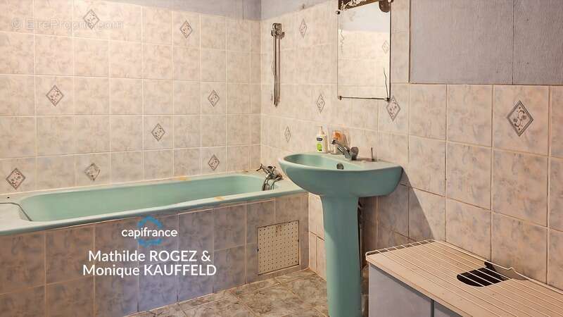 Maison à rénover avec grange en pierre, source et 7 000 m² de terrain - Saint Gervais Sous Meymont (63) - photo 16