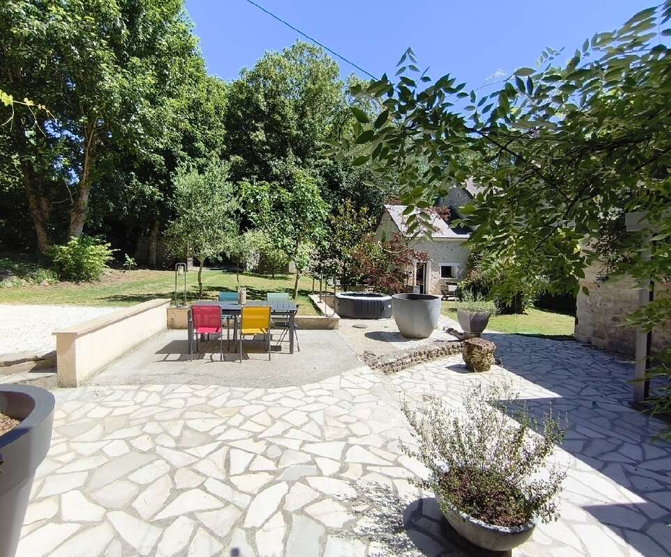 Maison 213 m² à Vallangoujard  - photo 2