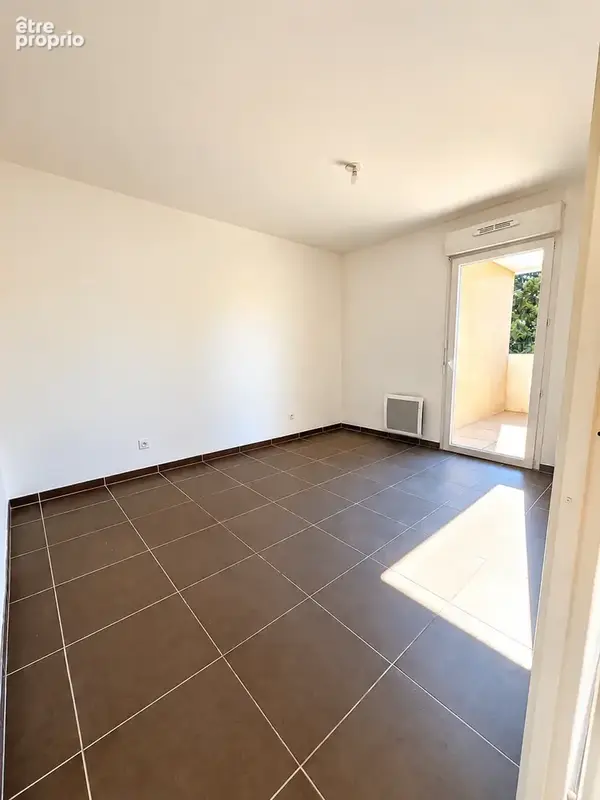 T2 dernier étage avec terrasse XXL, résidence récente, piscine et parking - photo 8