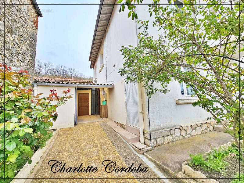 Maison à FEUGAROLLES