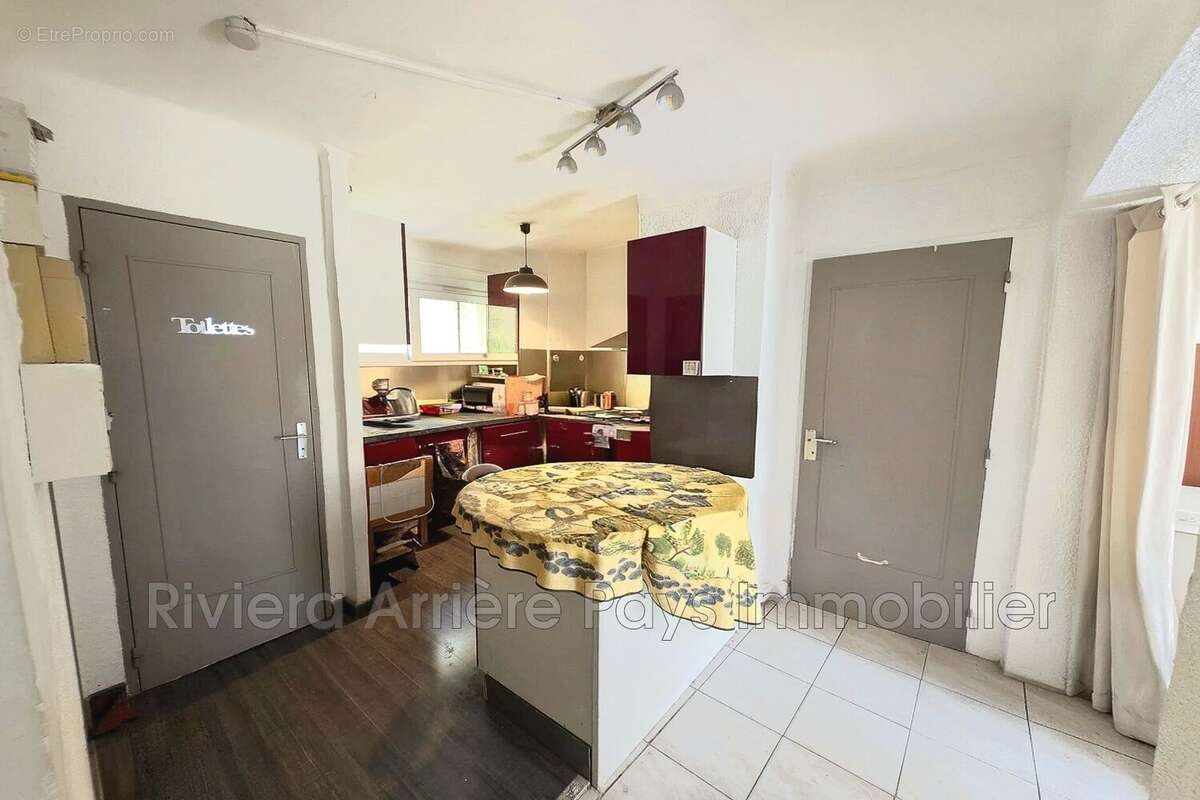 Appartement à PUGET-THENIERS