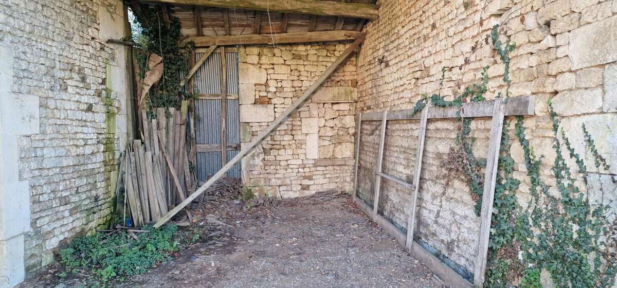 Maison de village, 5 pièces, dépendances et grand terrain  Valdelaume (79) - photo 12