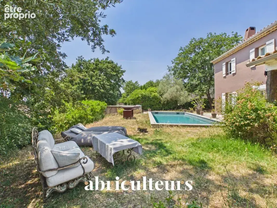 Spacieuse villa avec piscine et terrain d’environ 1 500 m² , dépendance et vue dégagée en vente à Callian (83440) - photo 18