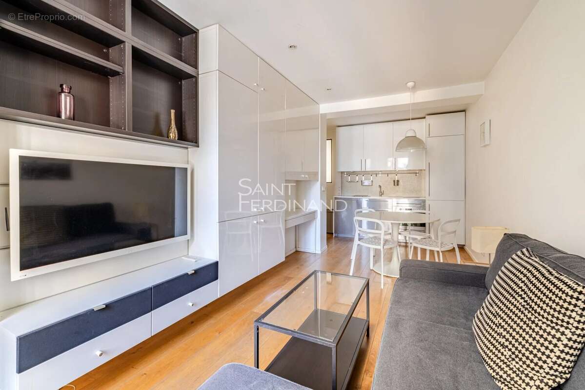 Appartement à PARIS-17E