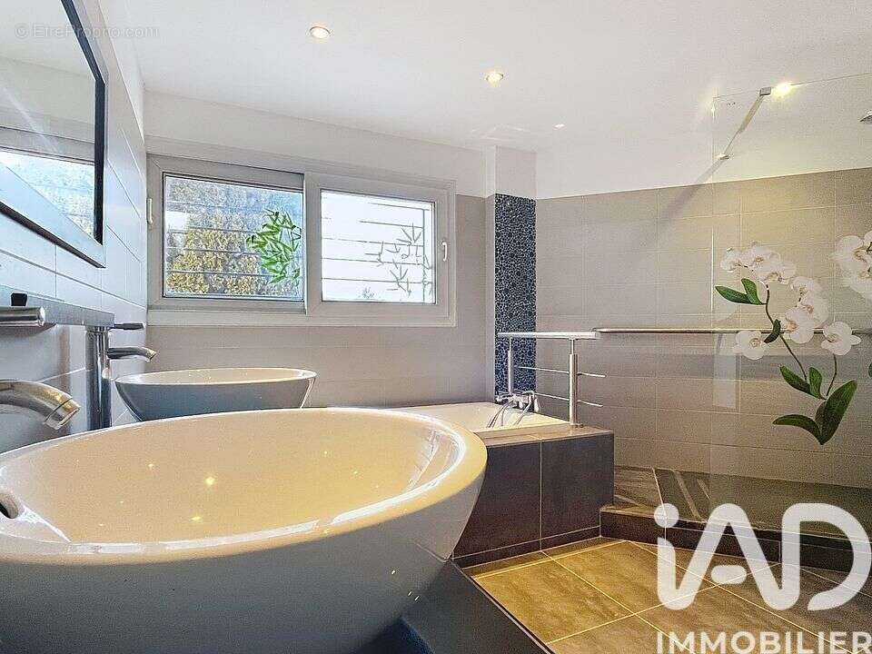 Maison 187 m² à La Garde  - photo 9