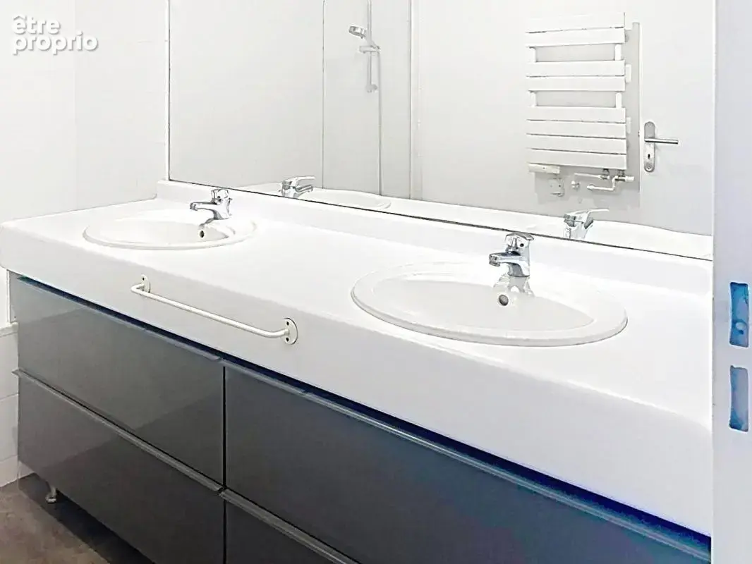 Appartement T3 lumineux avec deux loggias et parking aux Chartrons - photo 13