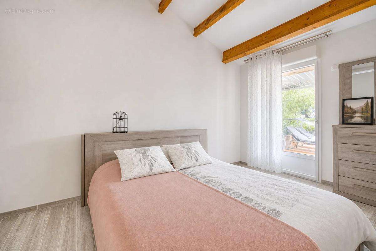 Maison rénovée 5 pièces à Saint-Laurent-de-la-Prée - photo 3