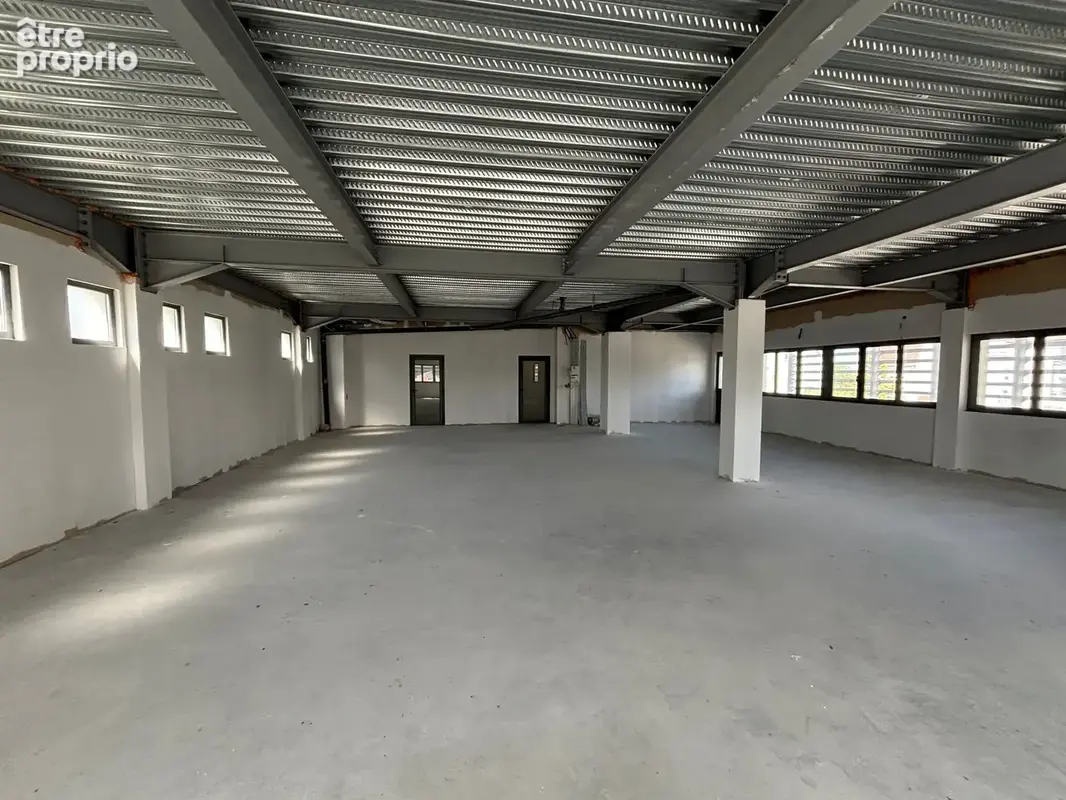 Local professionnel de 166 m2 - photo 2