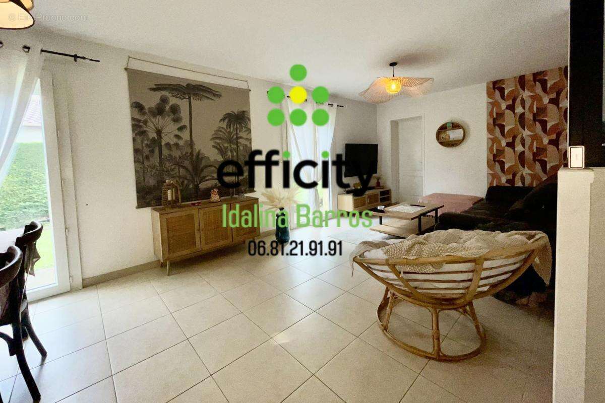 Maison à ROULLET-SAINT-ESTEPHE