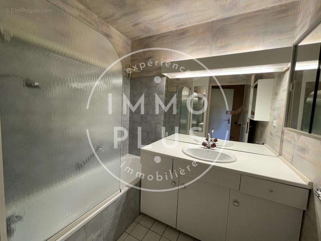 Vente - Appartement - 3 pièces + cuisine - 68,35 m² - 399 000 € - photo 4