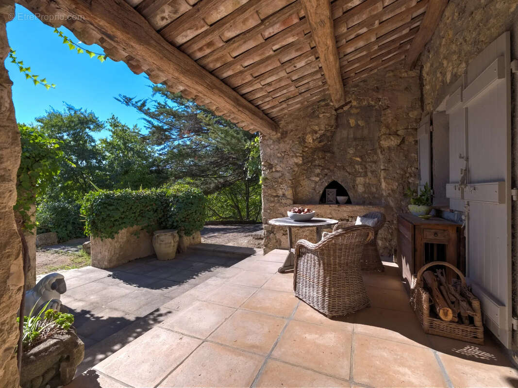 Maison à CHATEAUNEUF-GRASSE