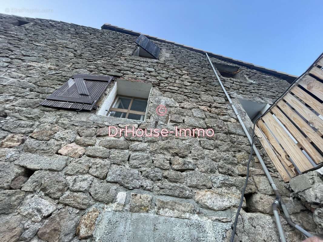 Maison à SAINT-APOLLINAIRE-DE-RIAS