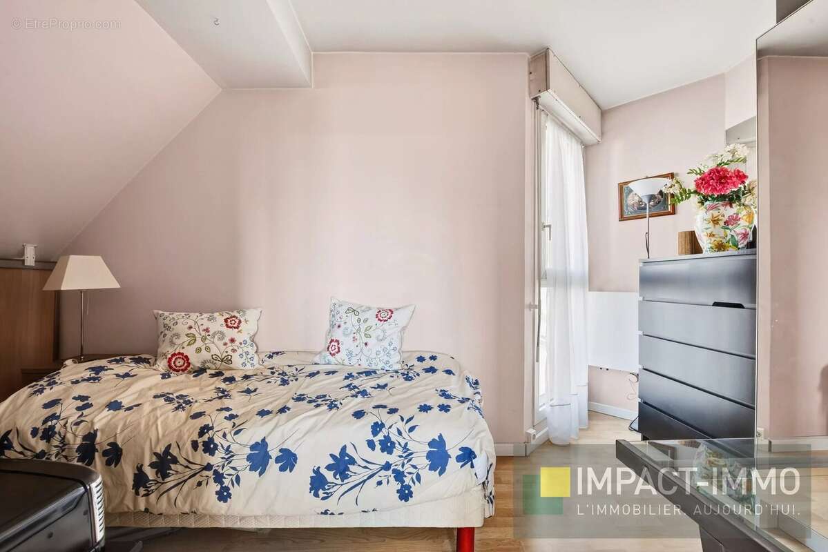 Appartement à COURBEVOIE