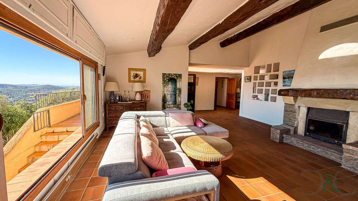 Maison à BORMES-LES-MIMOSAS