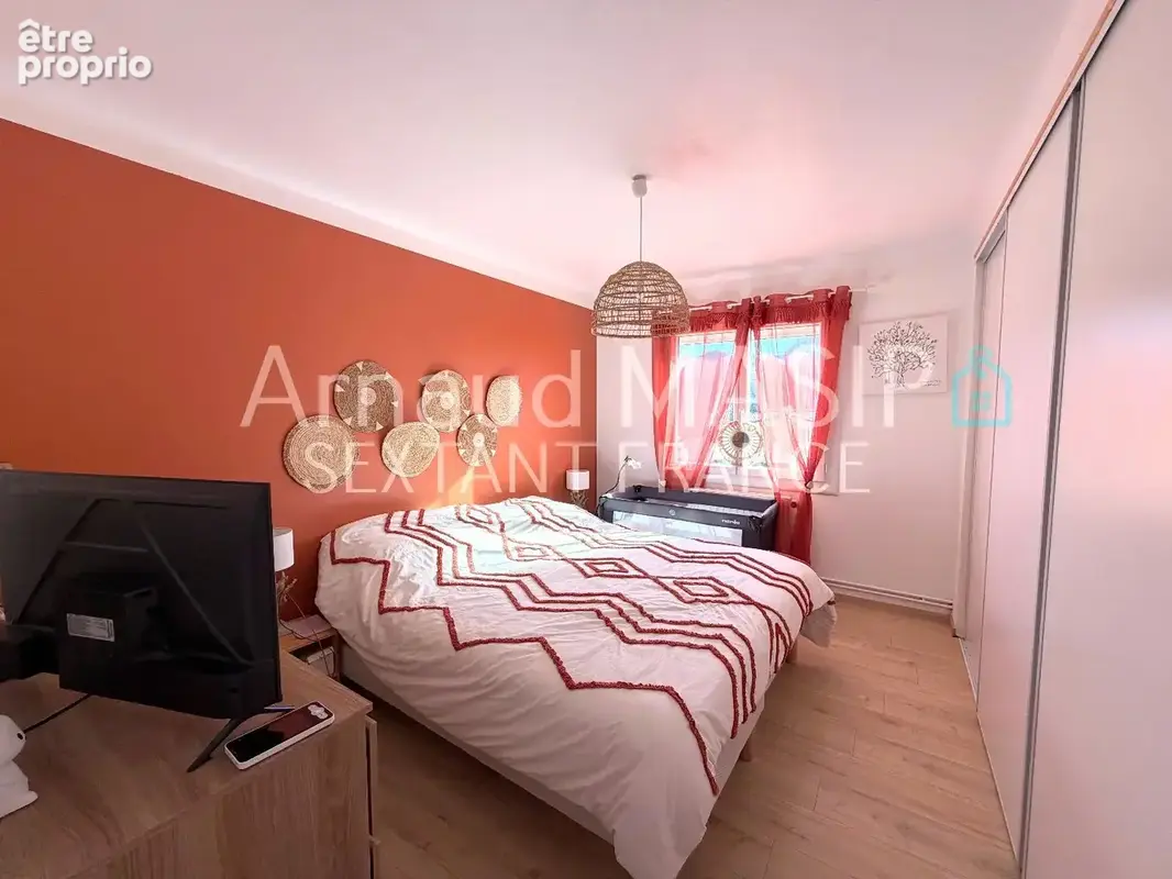 Pavillon de plain pied renove 95m² hab, jardin, terraces, garage, atelier, proche commodites - photo 10