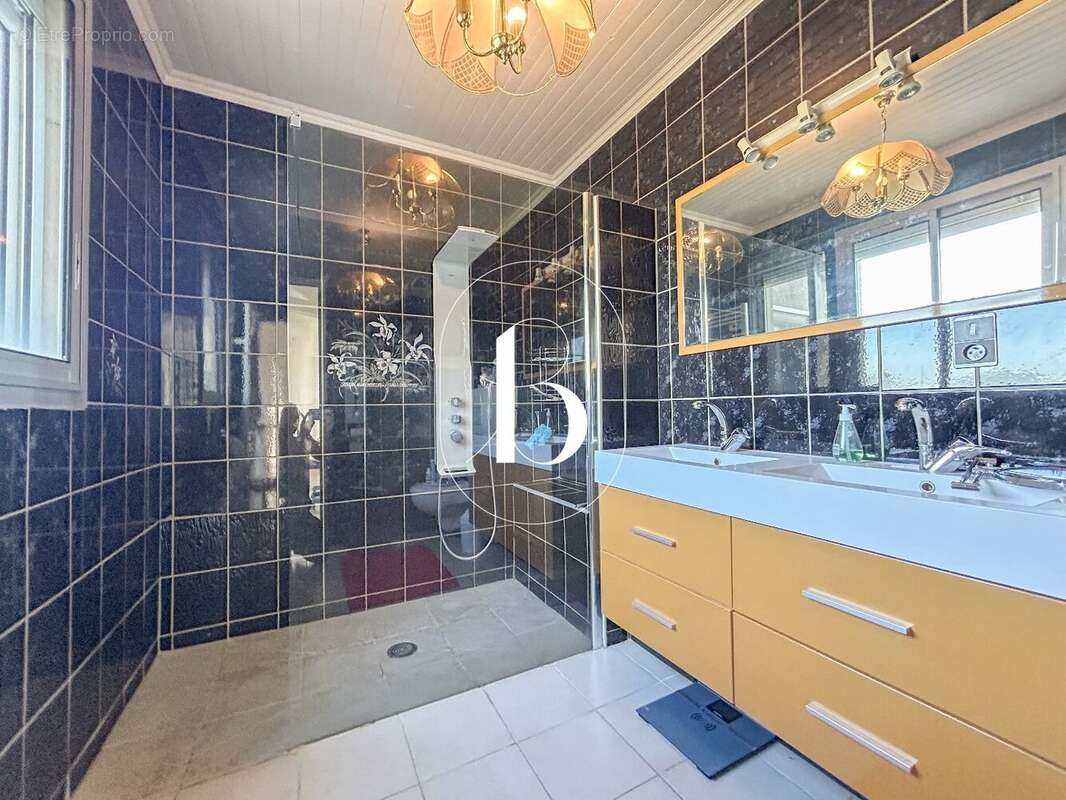 Maison à VALLON-PONT-D&#039;ARC