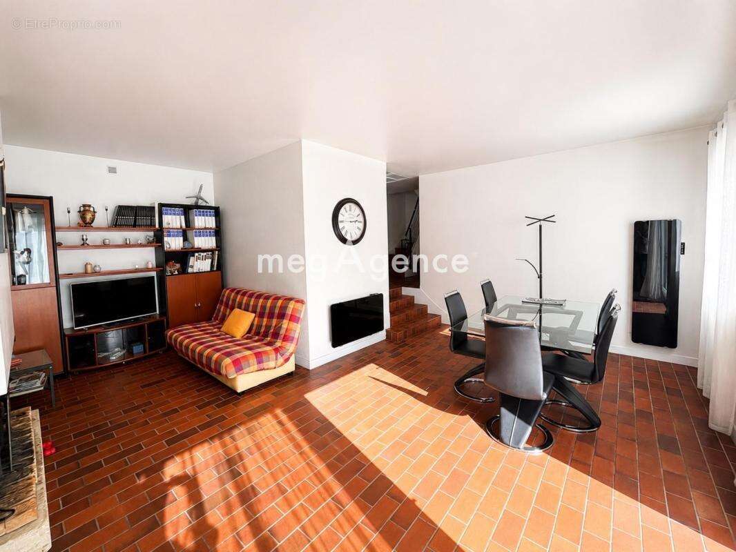 Appartement à SAINT-NOM-LA-BRETECHE
