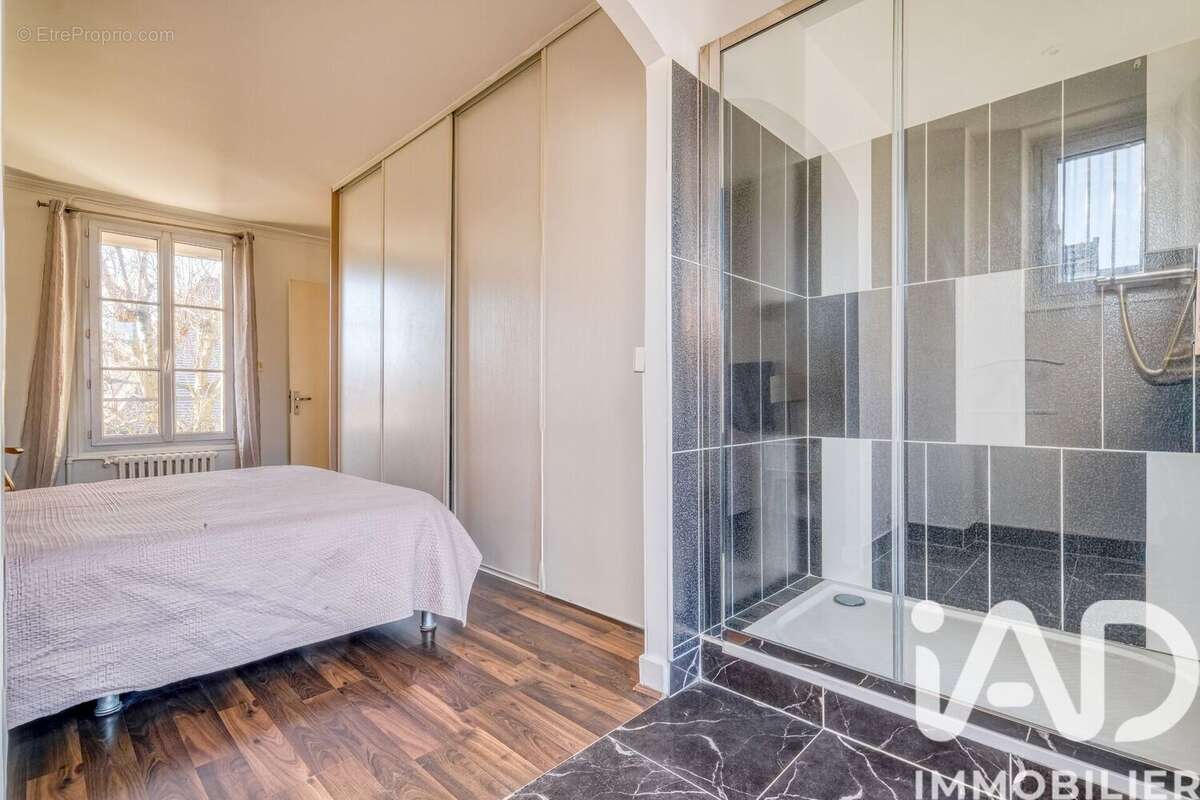 Maison 218 m² à Noisy-Le-Grand  - photo 6