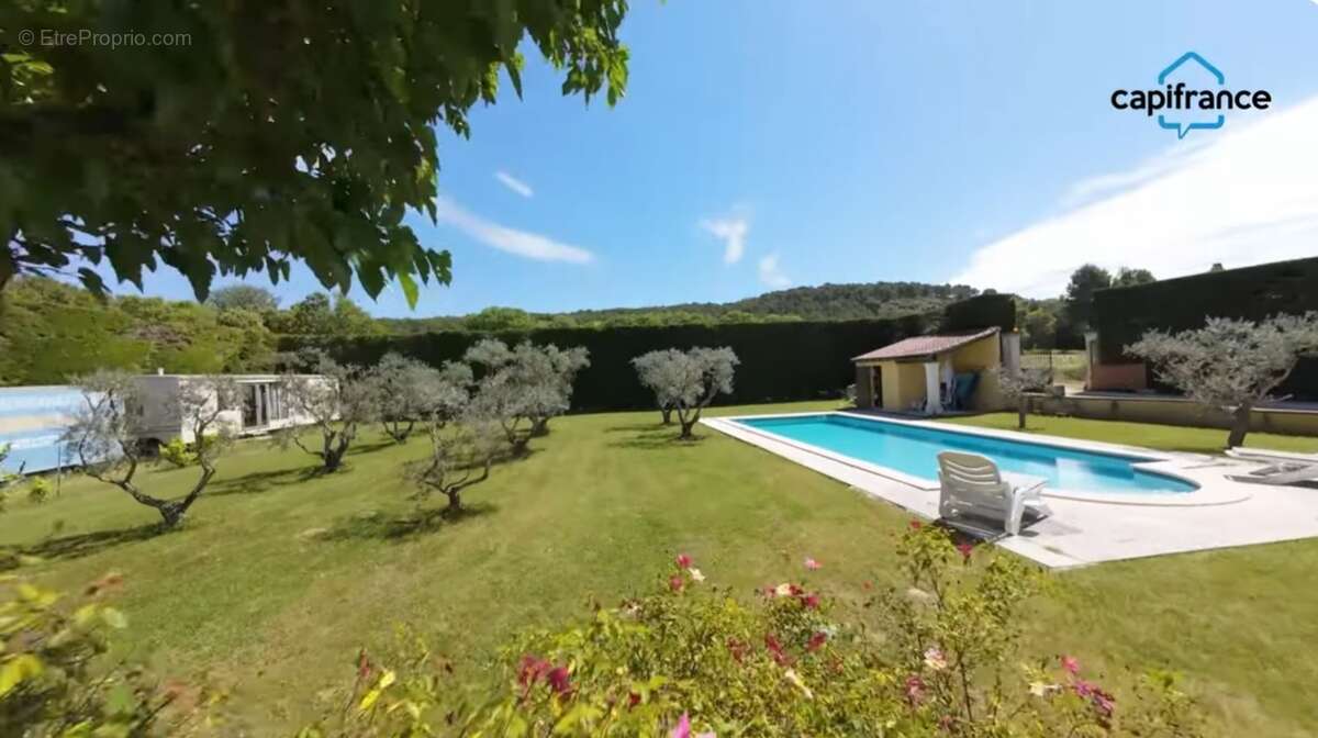 LES TAILLADES, maison individuelle de plain pied  de 210 m2, en campagne,  4 chambres, sur un terrain de 2900 m2 environ, piscin - photo 2