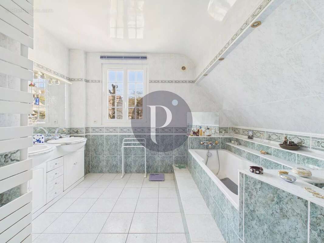 Maison à VERRIERES-LE-BUISSON