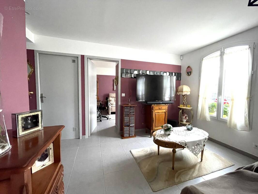Photo 1 - Appartement à LA ROQUE-D'ANTHERON