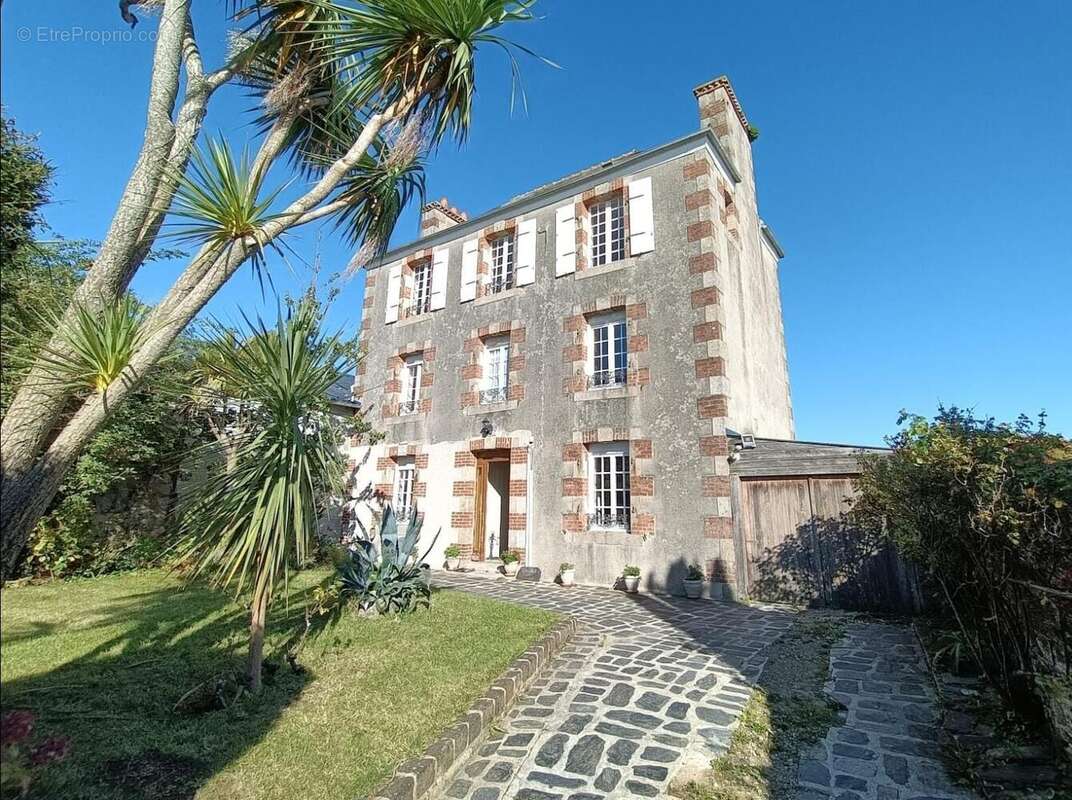 Maison à SAINT-POL-DE-LEON