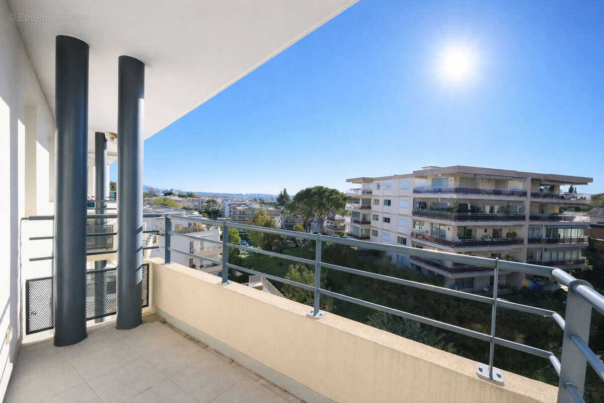 Appartement à MANDELIEU-LA-NAPOULE
