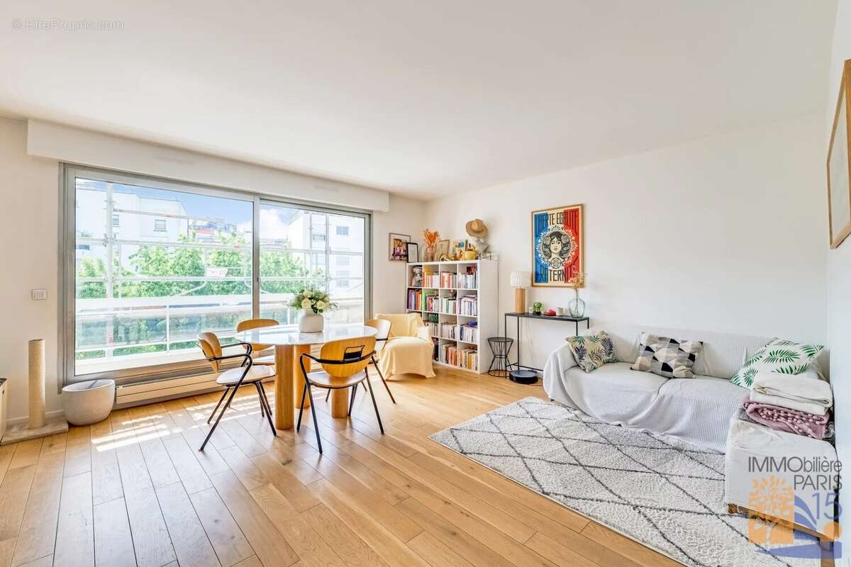 Appartement à PARIS-15E