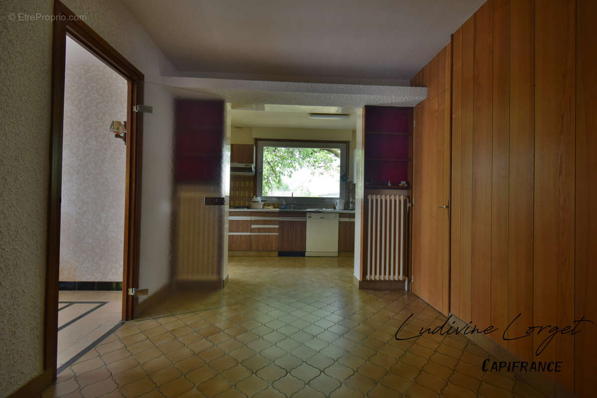 Maison traditionnelle à vendre avec travaux à Soissons(02) bien situé – 6 pièces- 140 m² habitables–Vivable de plain- pied–4 cha - photo 6