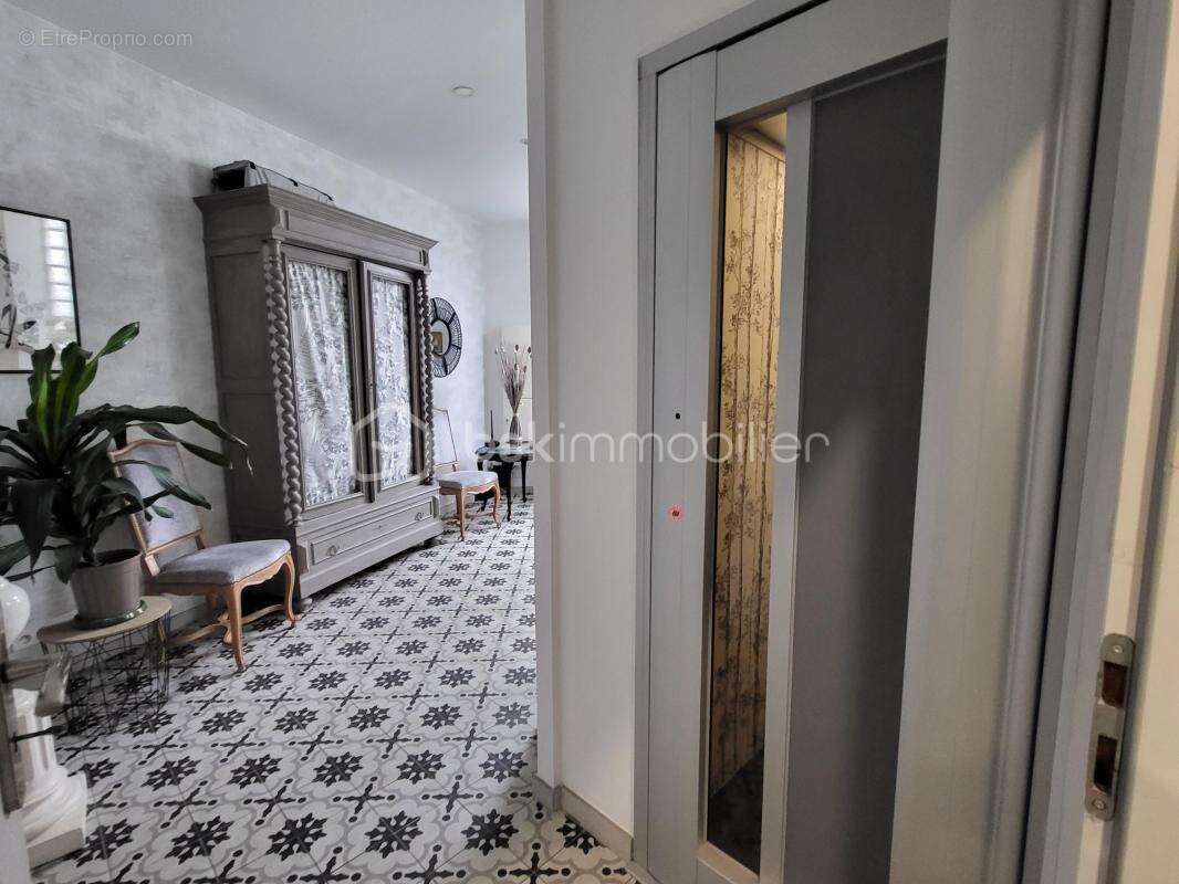 Maison de ville-agen-ascenseur privatif- 4 chambres- terrasse- balcon - photo 3