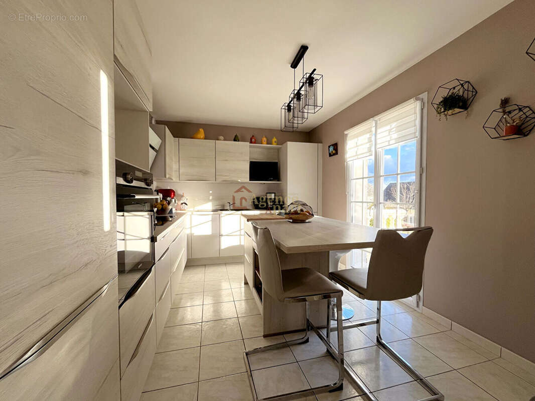 Maison à SAINT-MARTIN-DE-FONTENAY