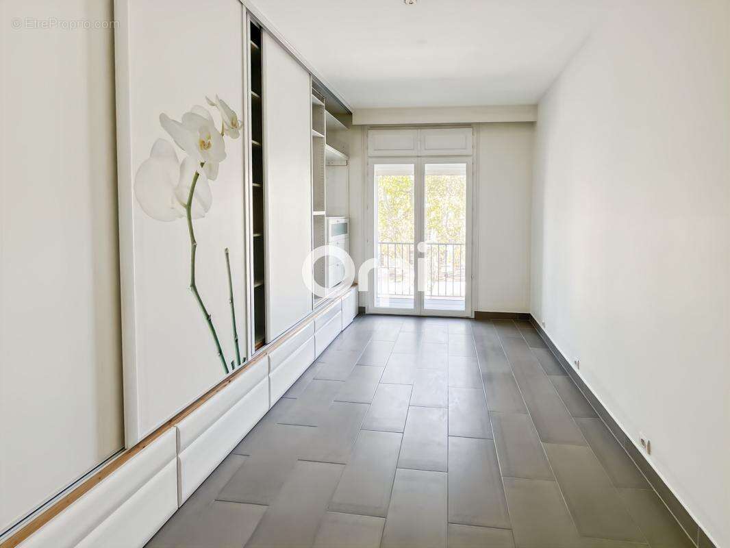 Appartement à MARSEILLE-2E