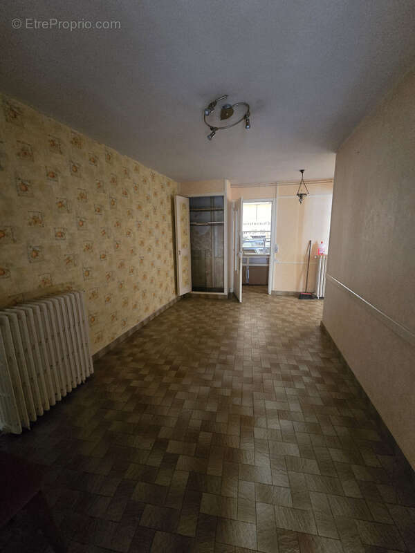 Maison à DUN-SUR-AURON