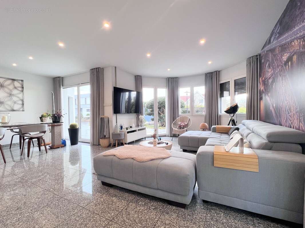 Maison à VILLAGE-NEUF