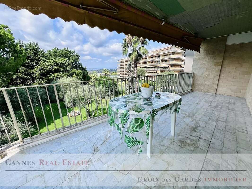 À vendre – Le Cannet, résidence de standing avec parc, piscine et tennis - photo 9