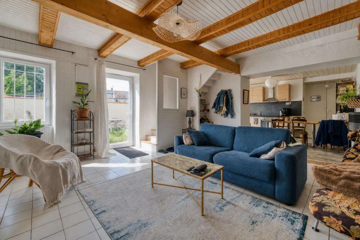 Ensemble immobilier de 8 pièces 141 m² à Dompierre-sur-Mer - photo 8