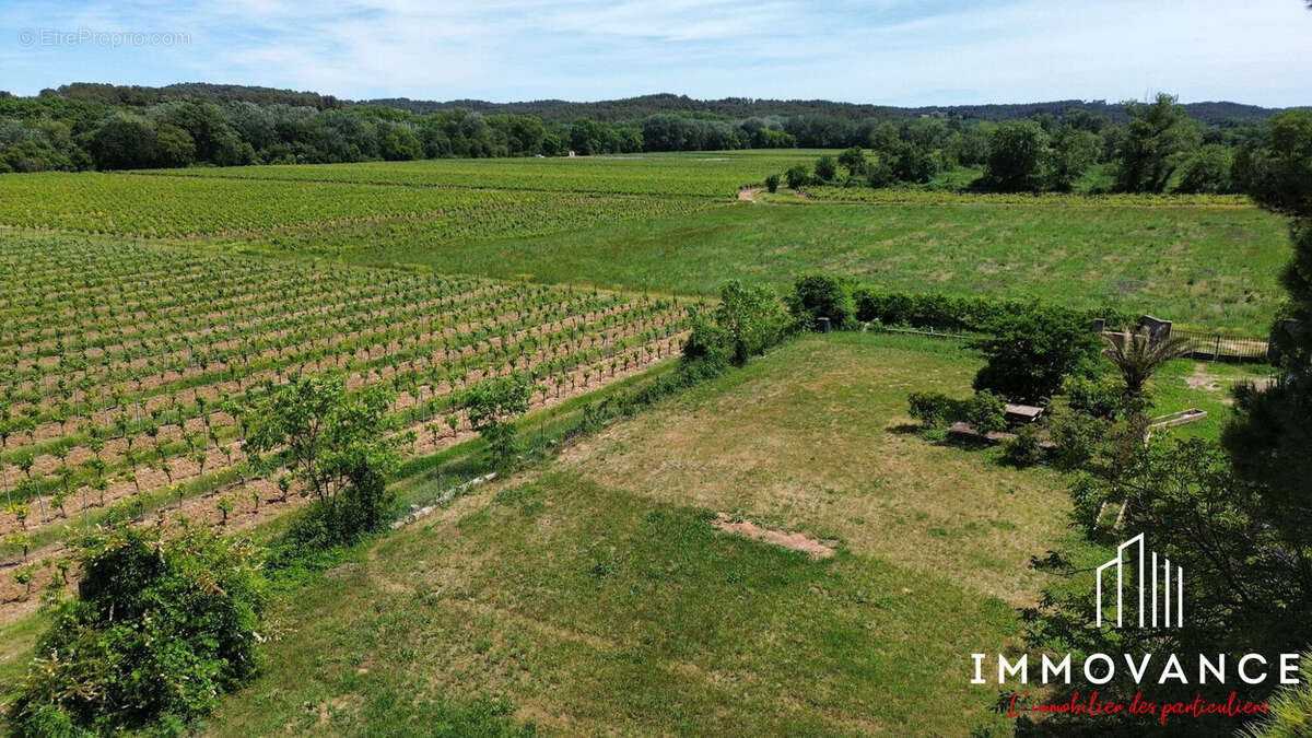 Terrain à SAINT-CLEMENT-DE-RIVIERE
