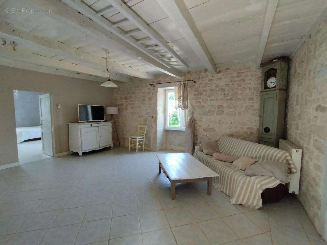 Maison à CASTELNAU-MONTRATIER