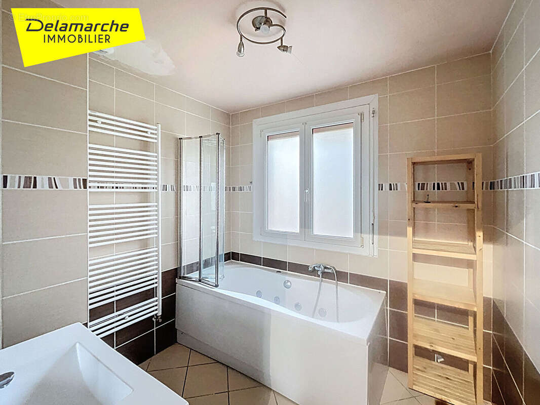 Maison à SAINT-HILAIRE-DU-HARCOUET