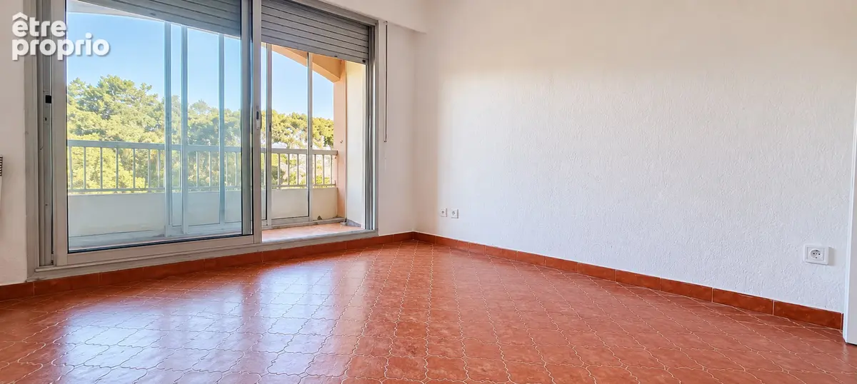** Résidence Avec Ascenseur ** APPARTEMENT 1 Pièce en bon état Général ** (83430) SAINT MANDRIER SUR MER ** - photo 1
