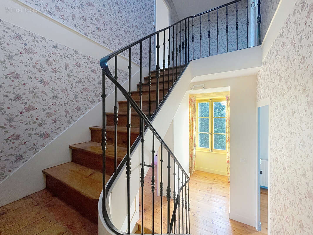 Maison à SAINT-GENIS-LAVAL