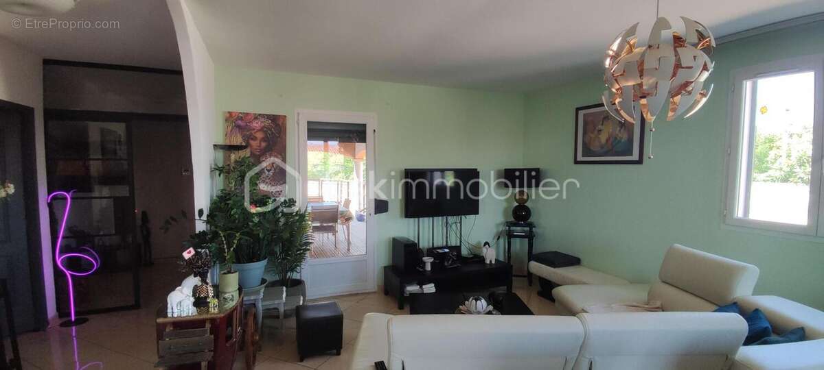 Villa de 132m² avec jardin, garage, piscine et terrasse - photo 8
