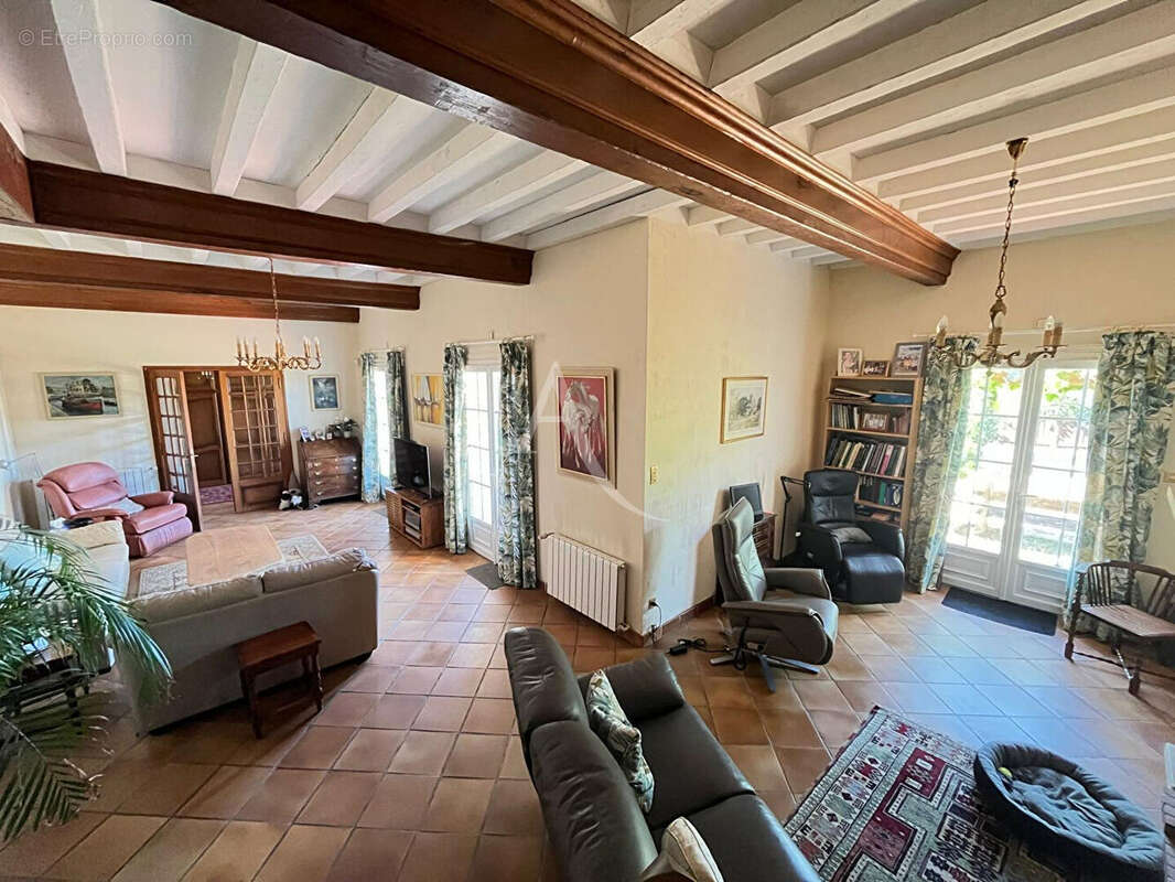 Grande maison de 182m² avec 4 chambres, piscine et sous-sol complet sur la commune de Rabastens ! - photo 2