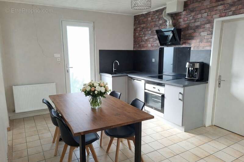 Maison à SAINT-YZAN-DE-SOUDIAC