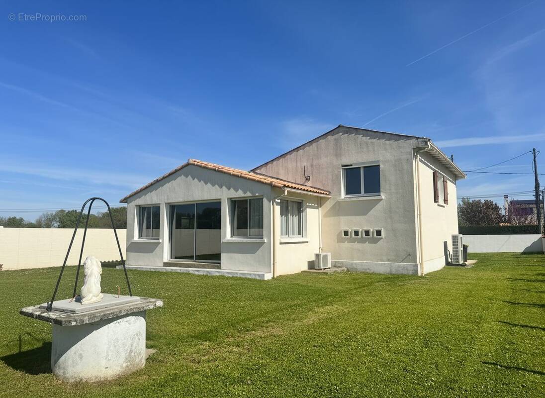 Maison à CORME-ECLUSE