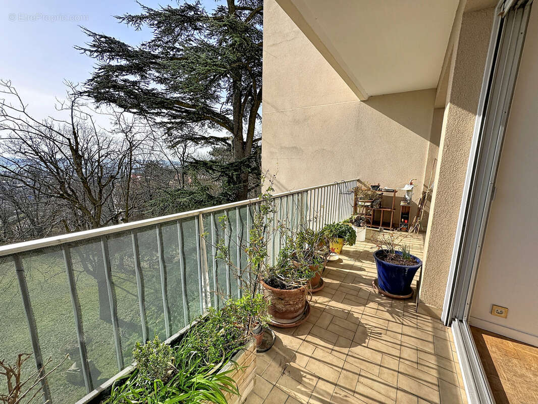 Appartement à SAINT-GENIS-LAVAL