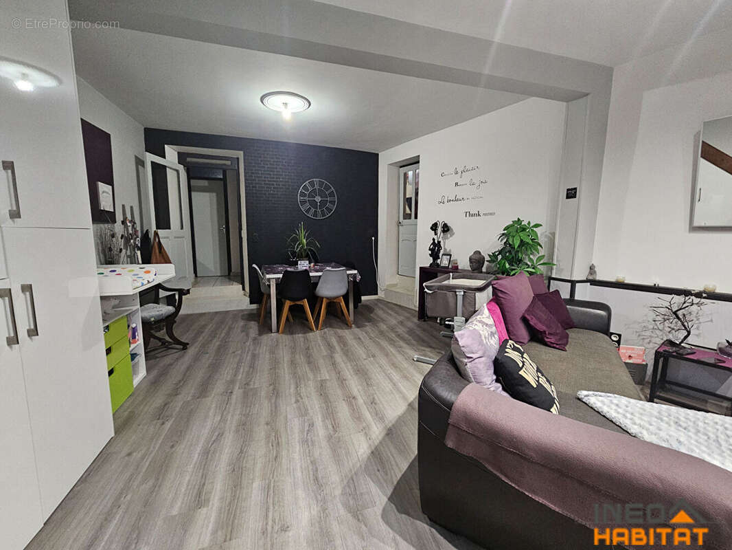 Maison à MONTREUIL-LE-GAST