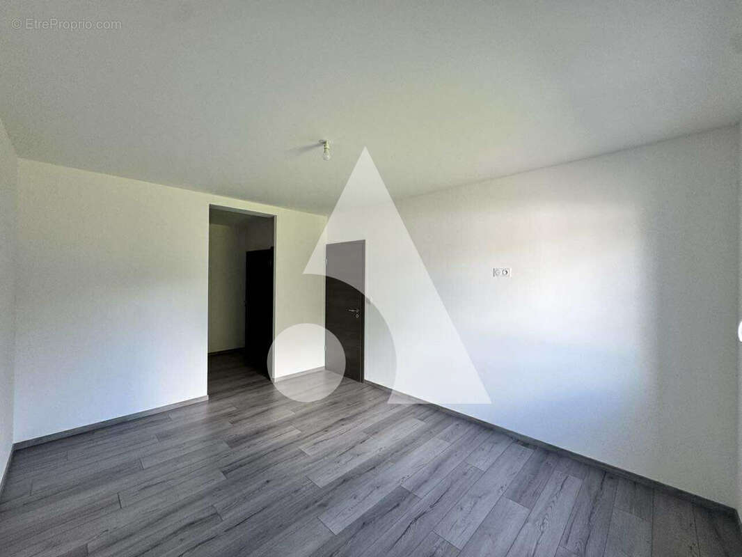 Maison à NEUFCHATEAU