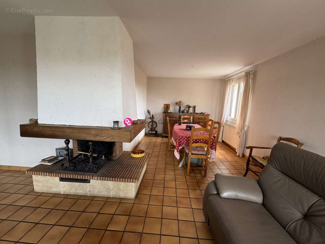 Maison à DECAZEVILLE